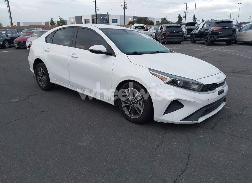 2022 Kia Forte LXS (VIN 3KPF24AD2NE469943) main photo