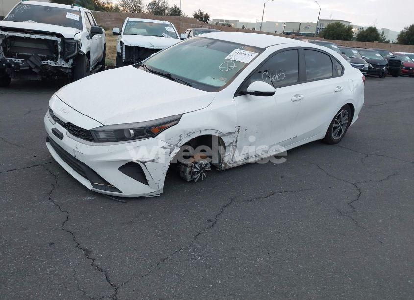 Photo 2 of 2022 Kia Forte LXS (VIN 3KPF24AD2NE469943)