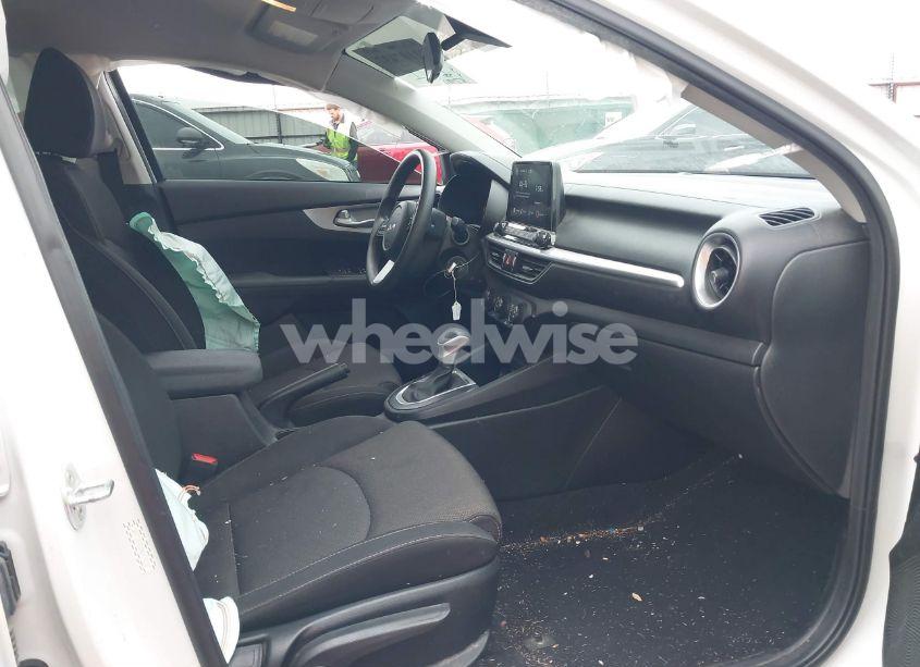 Photo 5 of 2022 Kia Forte LXS (VIN 3KPF24AD2NE474138)