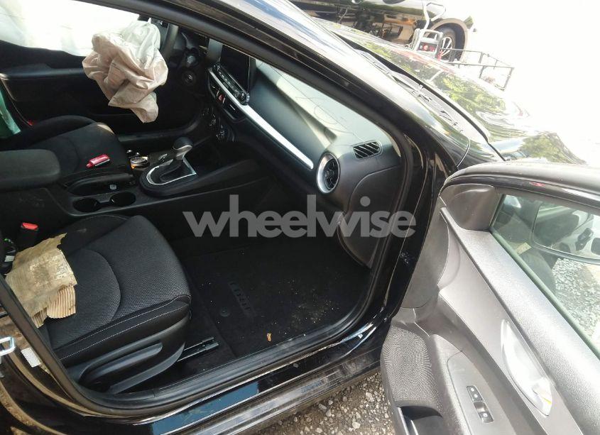 Photo 5 of 2023 Kia Forte LXS (VIN 3KPF24AD2PE641701)