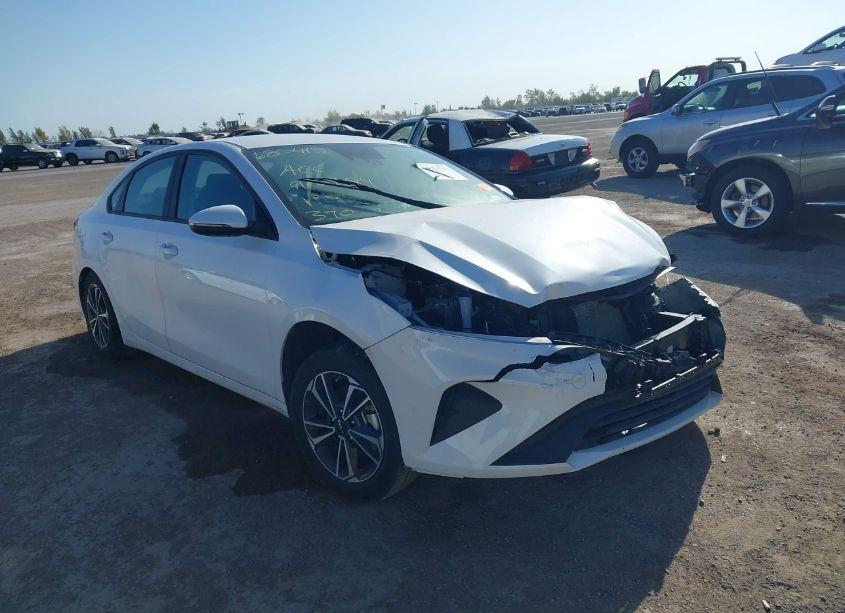 2023 Kia Forte LXS (VIN 3KPF24AD2PE669210) main photo