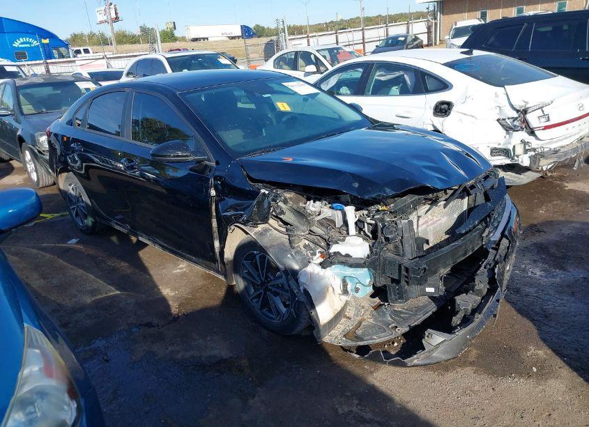 2023 Kia Forte LXS (VIN 3KPF24AD2PE669580) main photo