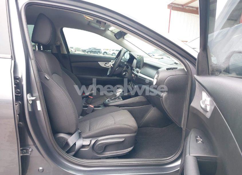 Photo 5 of 2023 Kia Forte LXS (VIN 3KPF24AD2PE682961)