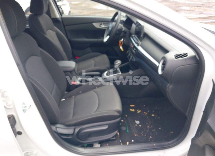 Photo 5 of 2023 Kia Forte LXS (VIN 3KPF24AD2PE694057)