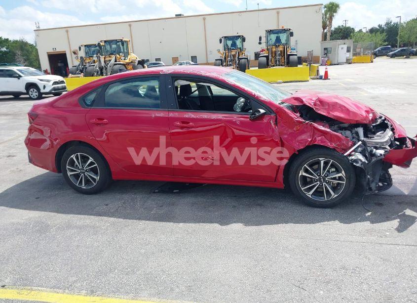 Photo 12 of 2024 Kia Forte LXS (VIN 3KPF24AD2RE695910)