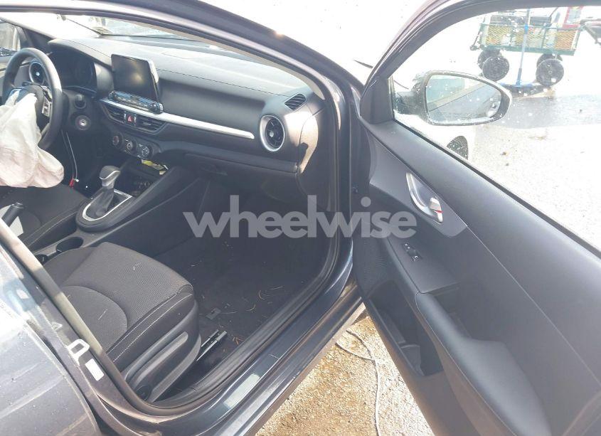 Photo 5 of 2024 Kia Forte LXS (VIN 3KPF24AD2RE709398)