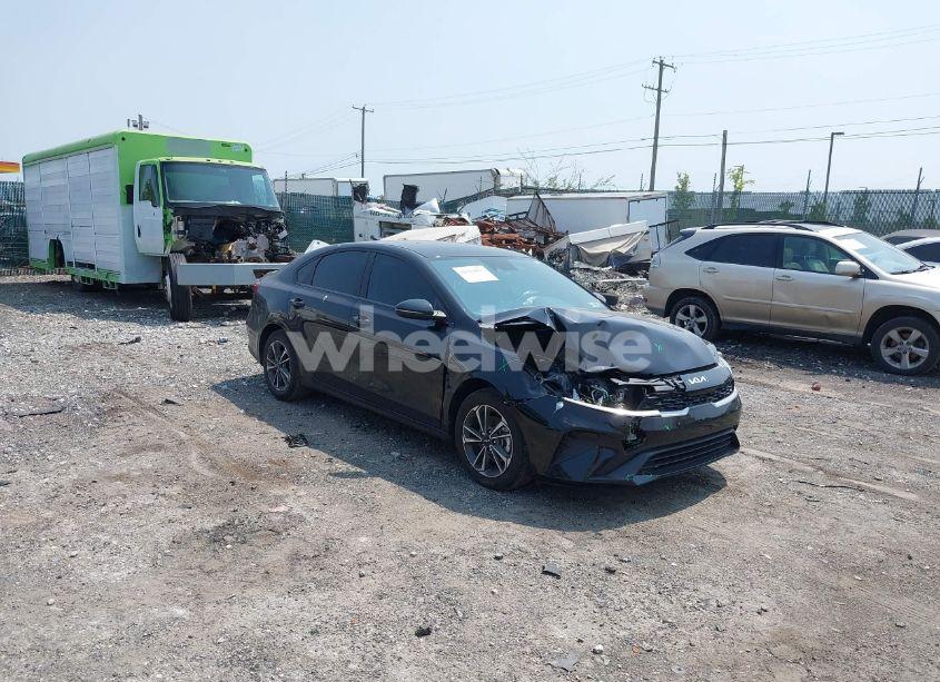 2024 Kia Forte LXS (VIN 3KPF24AD2RE719185) main photo