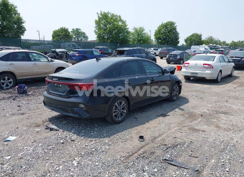 Photo 4 of 2024 Kia Forte LXS (VIN 3KPF24AD2RE719185)