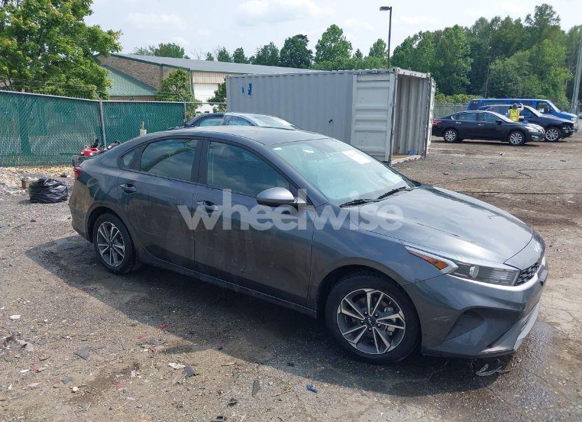 2024 Kia Forte LXS (VIN 3KPF24AD2RE724712) main photo