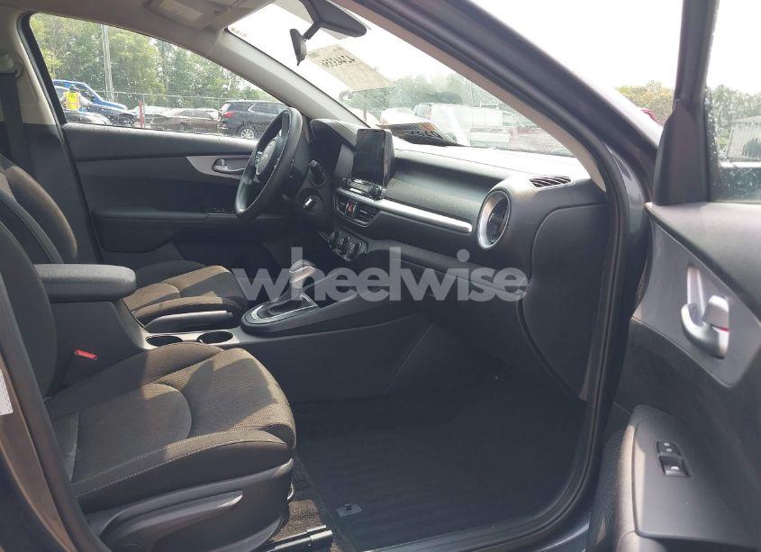 Photo 5 of 2024 Kia Forte LXS (VIN 3KPF24AD2RE724712)