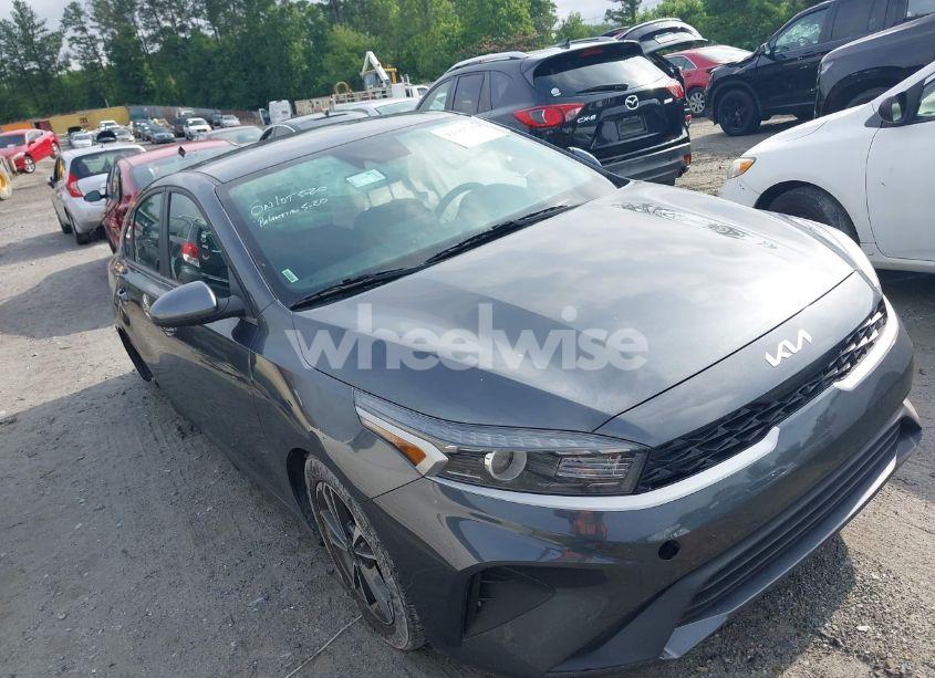 2024 Kia Forte LXS (VIN 3KPF24AD2RE726380) main photo