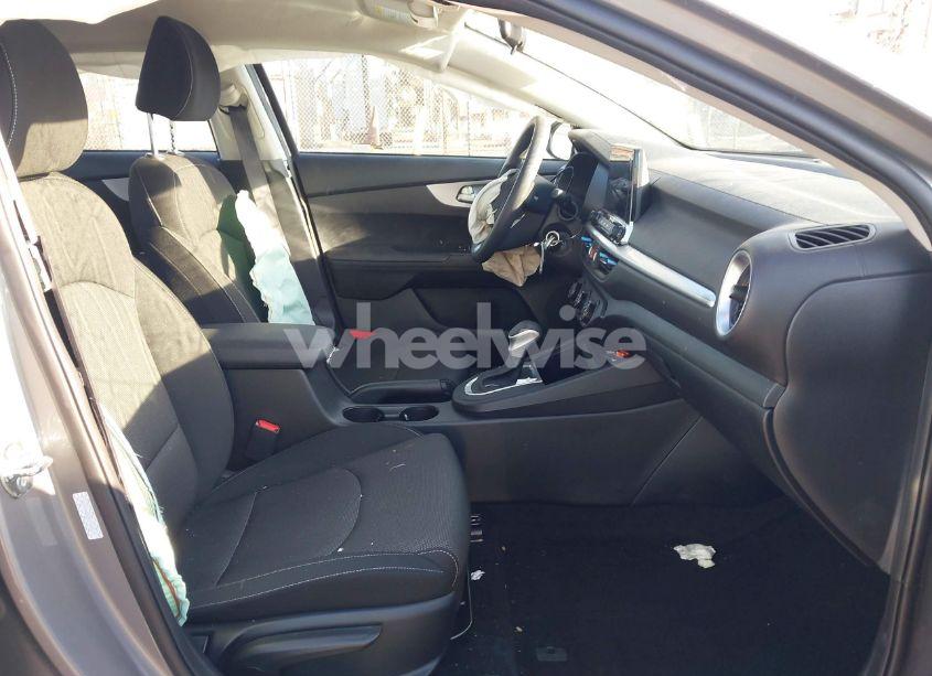 Photo 5 of 2024 Kia Forte LXS (VIN 3KPF24AD2RE760514)