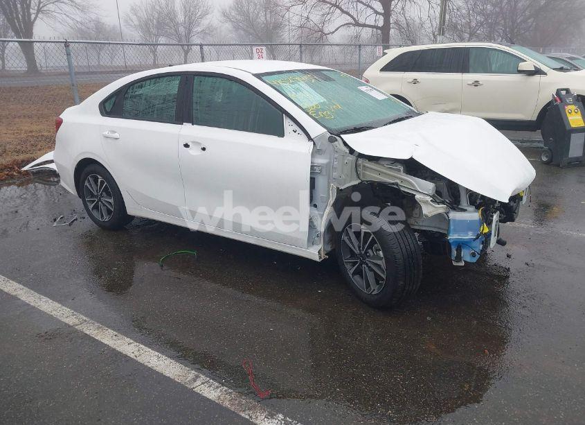 2024 Kia Forte LXS (VIN 3KPF24AD2RE763235) main photo