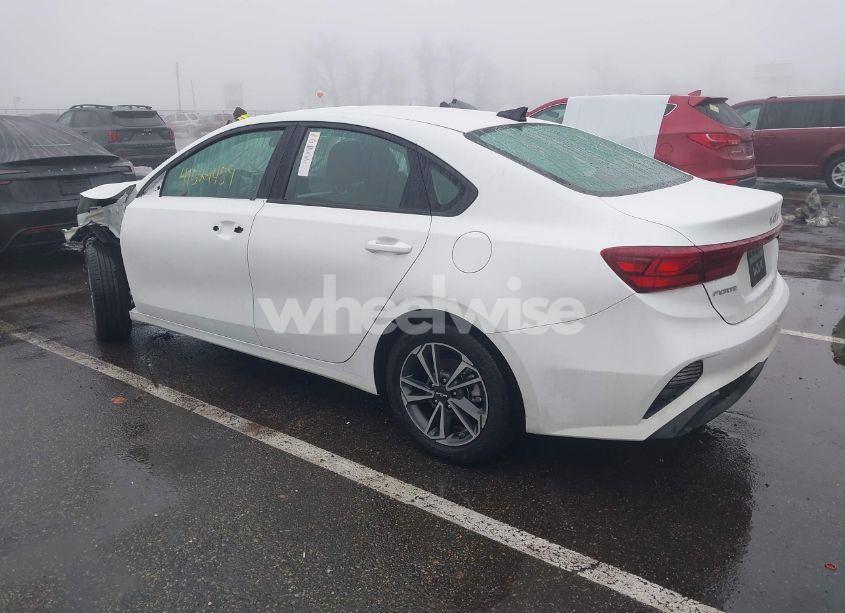 Photo 3 of 2024 Kia Forte LXS (VIN 3KPF24AD2RE763235)