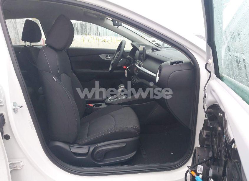 Photo 5 of 2024 Kia Forte LXS (VIN 3KPF24AD2RE763235)