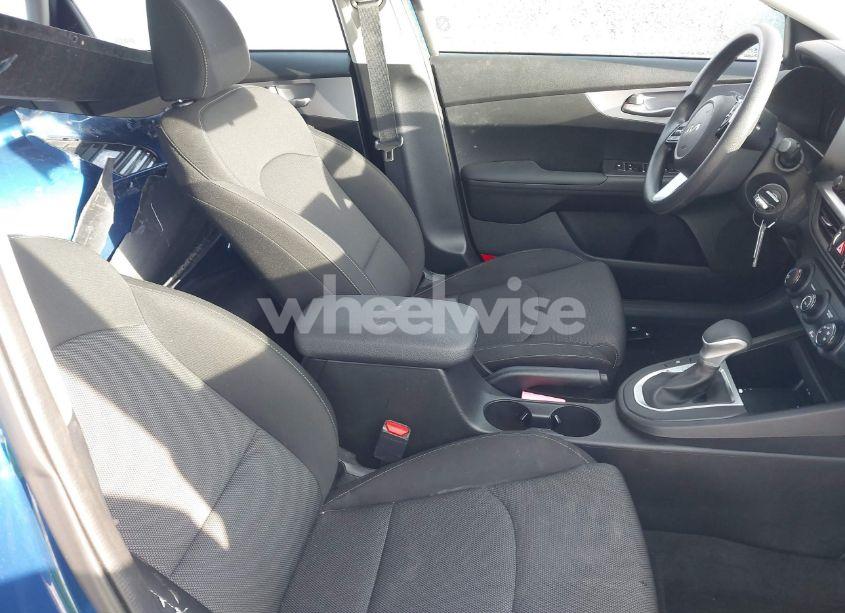 Photo 5 of 2024 Kia Forte LXS (VIN 3KPF24AD2RE770041)