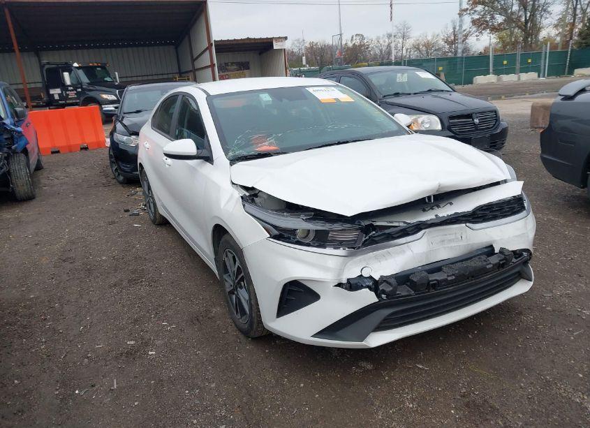 2024 Kia Forte LXS (VIN 3KPF24AD2RE770749) main photo