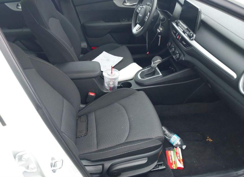 Photo 5 of 2024 Kia Forte LXS (VIN 3KPF24AD2RE770749)