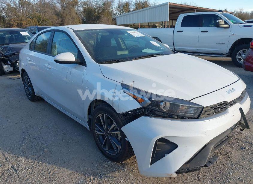 2024 Kia Forte LXS (VIN 3KPF24AD2RE792735) main photo