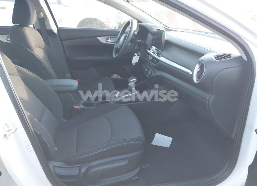 Photo 5 of 2024 Kia Forte LXS (VIN 3KPF24AD2RE792735)