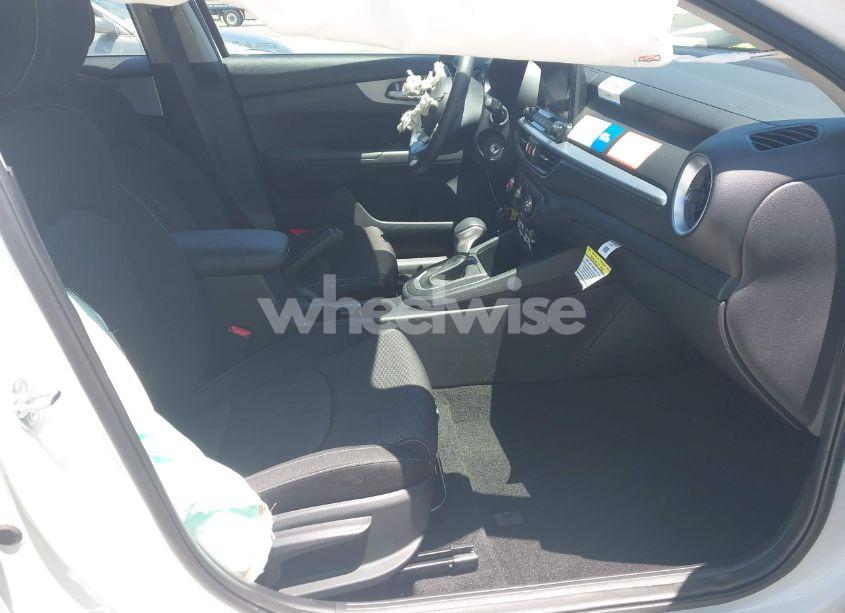 Photo 5 of 2024 Kia Forte LXS (VIN 3KPF24AD2RE798485)