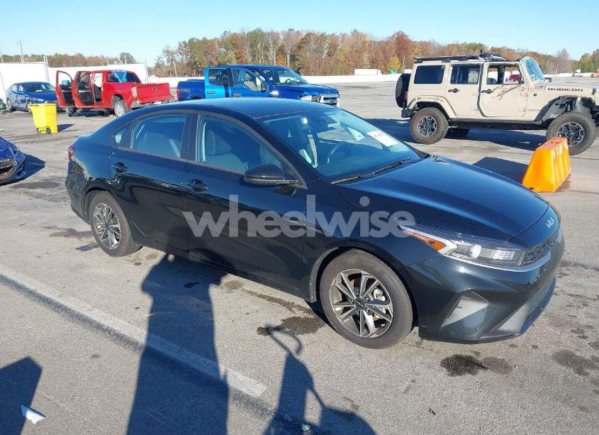 2024 Kia Forte LXS (VIN 3KPF24AD2RE801353) main photo