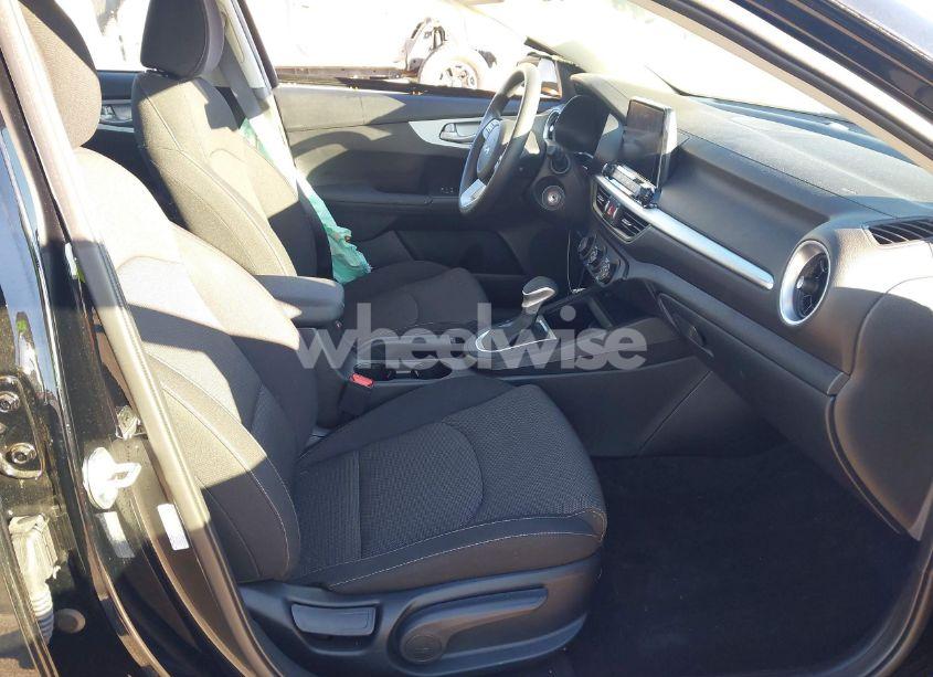 Photo 5 of 2024 Kia Forte LXS (VIN 3KPF24AD2RE801353)