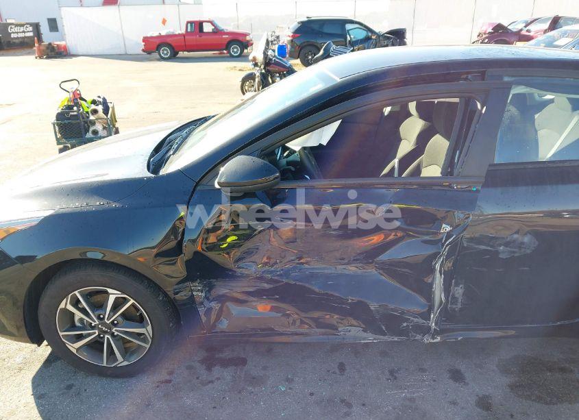 Photo 6 of 2024 Kia Forte LXS (VIN 3KPF24AD2RE801353)