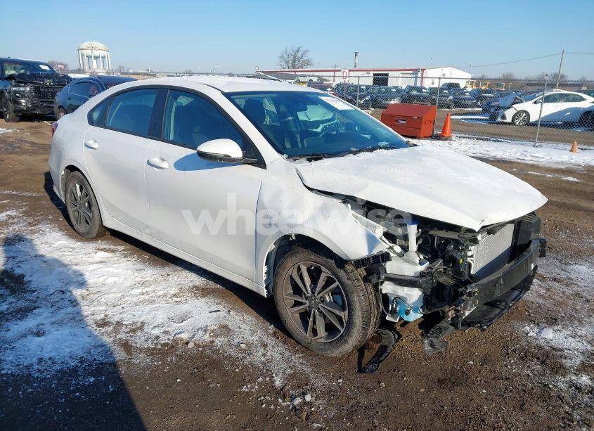 2024 Kia Forte LXS (VIN 3KPF24AD2RE810683) main photo