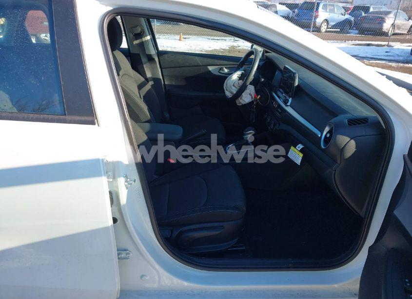 Photo 5 of 2024 Kia Forte LXS (VIN 3KPF24AD2RE810683)