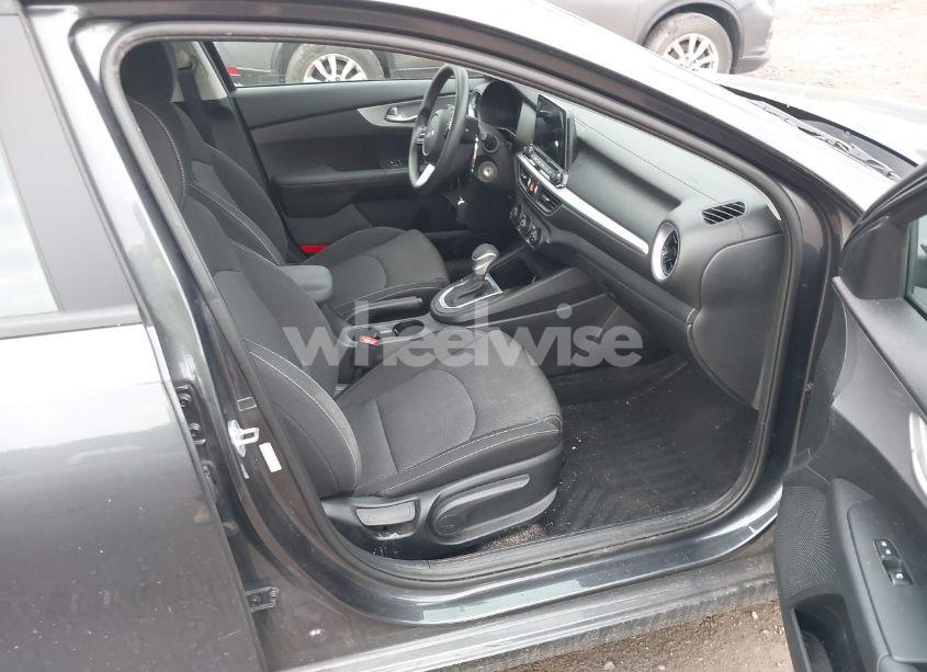 Photo 5 of 2024 Kia Forte LXS (VIN 3KPF24AD2RE834627)