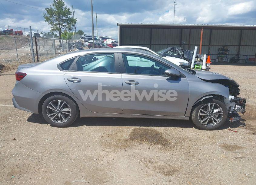 Photo 14 of 2024 Kia Forte LXS (VIN 3KPF24AD2RE841318)