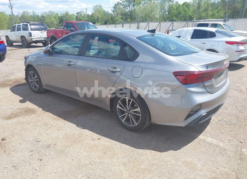 Photo 3 of 2024 Kia Forte LXS (VIN 3KPF24AD2RE841318)