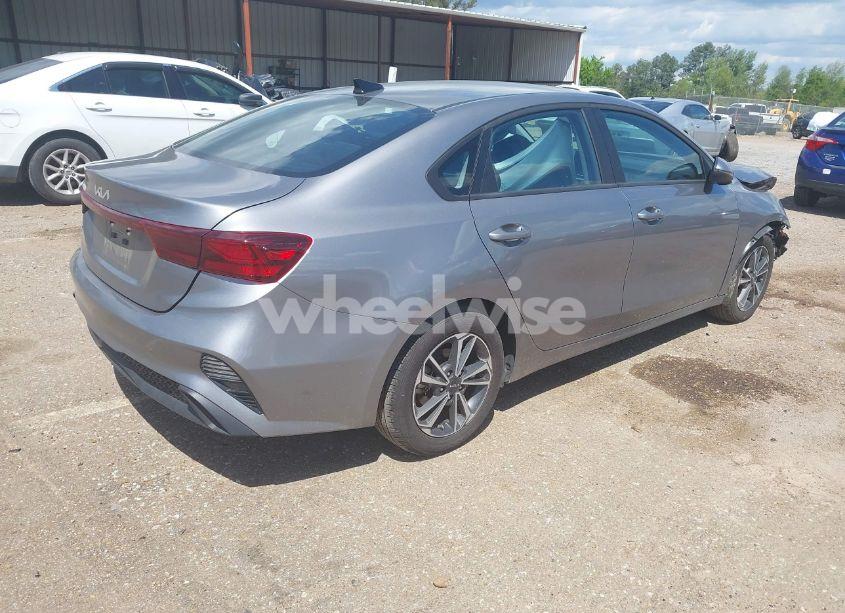 Photo 4 of 2024 Kia Forte LXS (VIN 3KPF24AD2RE841318)