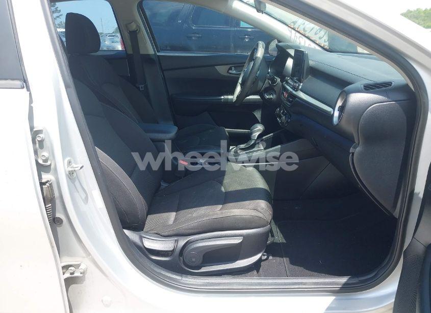 Photo 5 of 2019 Kia Forte LXS (VIN 3KPF24AD3KE008312)