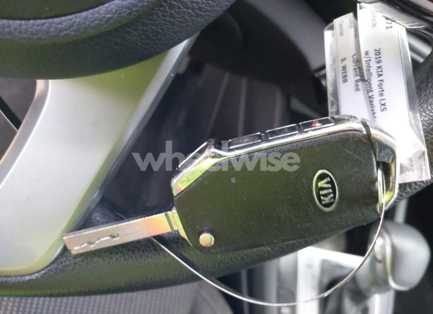 Photo 11 of 2019 Kia Forte LXS (VIN 3KPF24AD3KE053458)