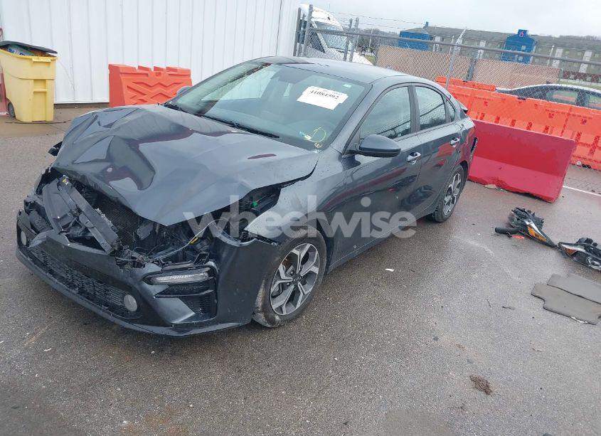 Photo 2 of 2019 Kia Forte LXS (VIN 3KPF24AD3KE083561)