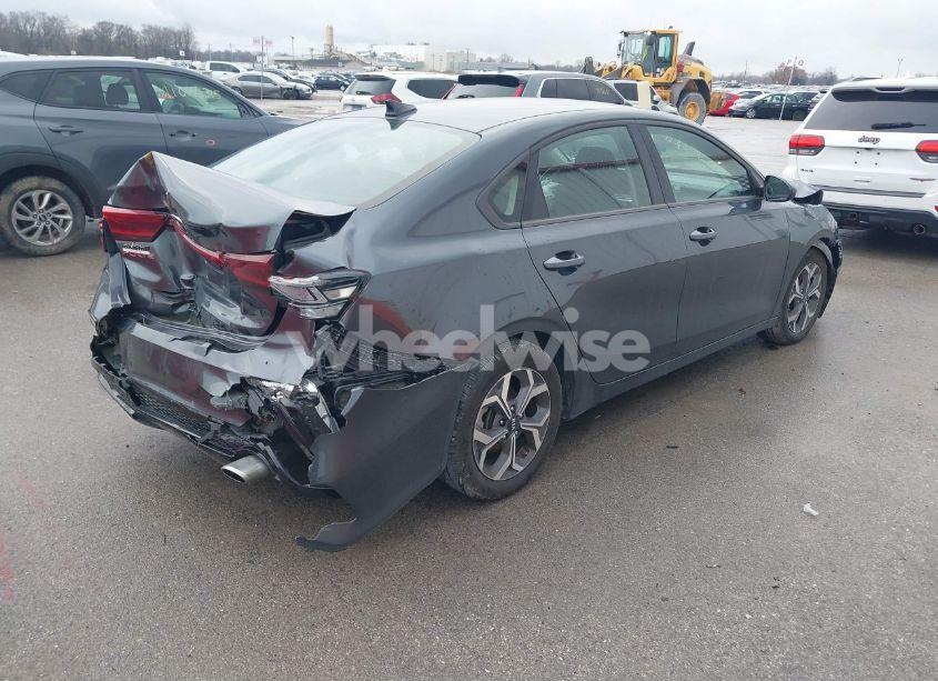 Photo 4 of 2019 Kia Forte LXS (VIN 3KPF24AD3KE083561)