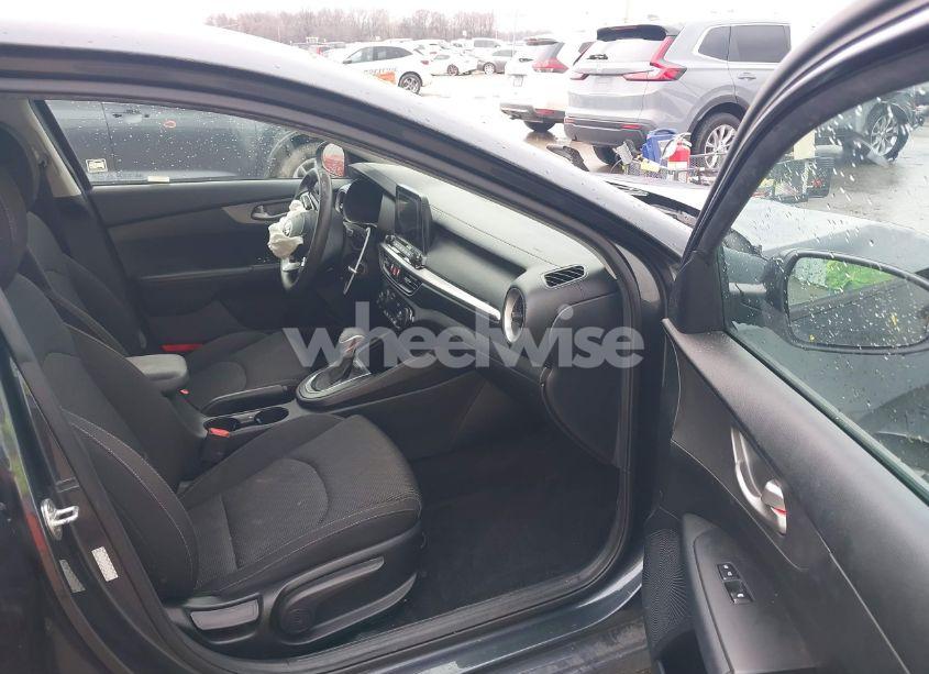 Photo 5 of 2019 Kia Forte LXS (VIN 3KPF24AD3KE083561)