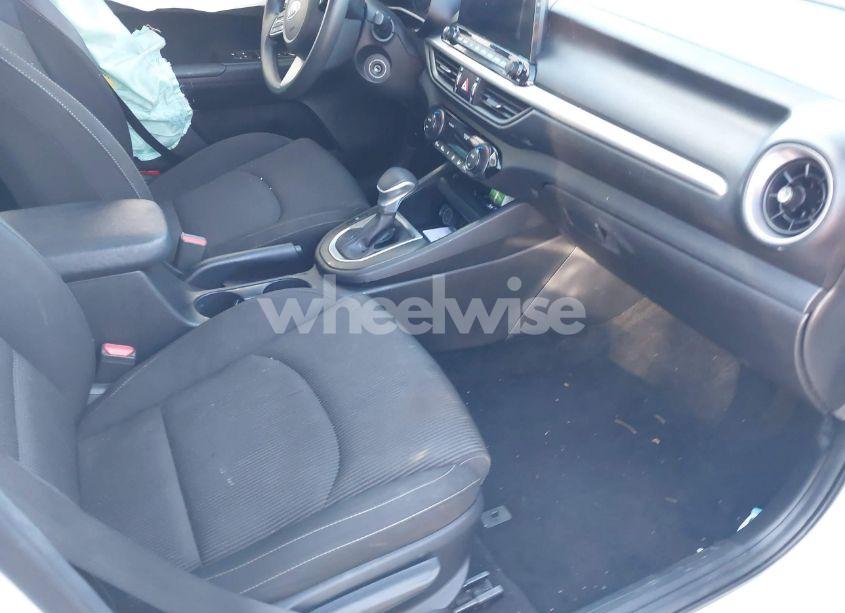 Photo 5 of 2019 Kia Forte LXS (VIN 3KPF24AD3KE095869)