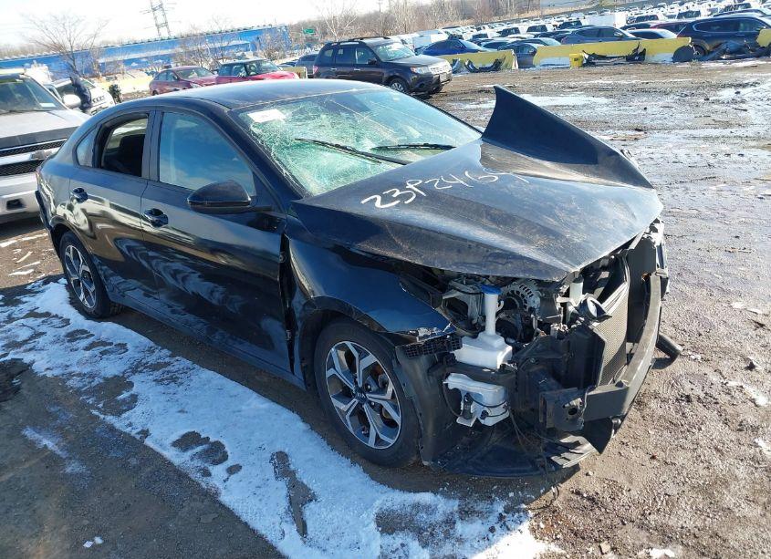 2019 Kia Forte LXS (VIN 3KPF24AD3KE103792) main photo