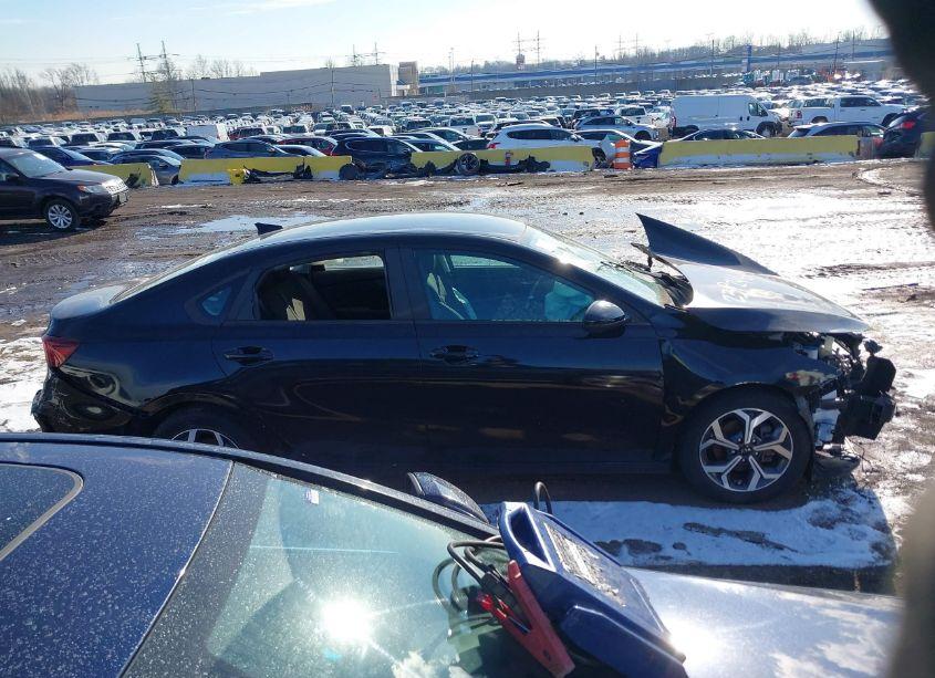 Photo 12 of 2019 Kia Forte LXS (VIN 3KPF24AD3KE103792)