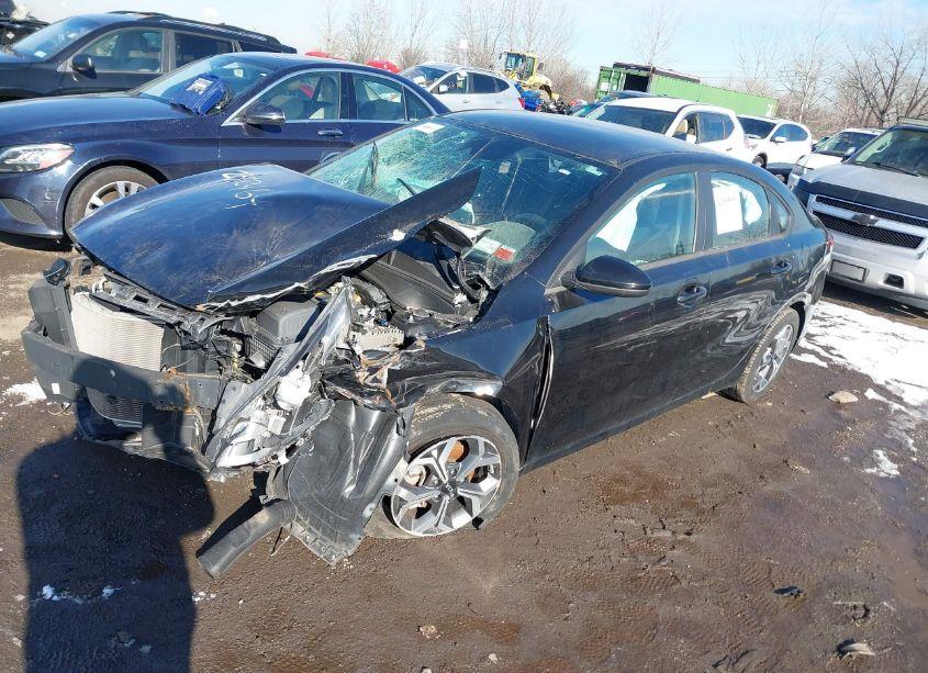 Photo 2 of 2019 Kia Forte LXS (VIN 3KPF24AD3KE103792)