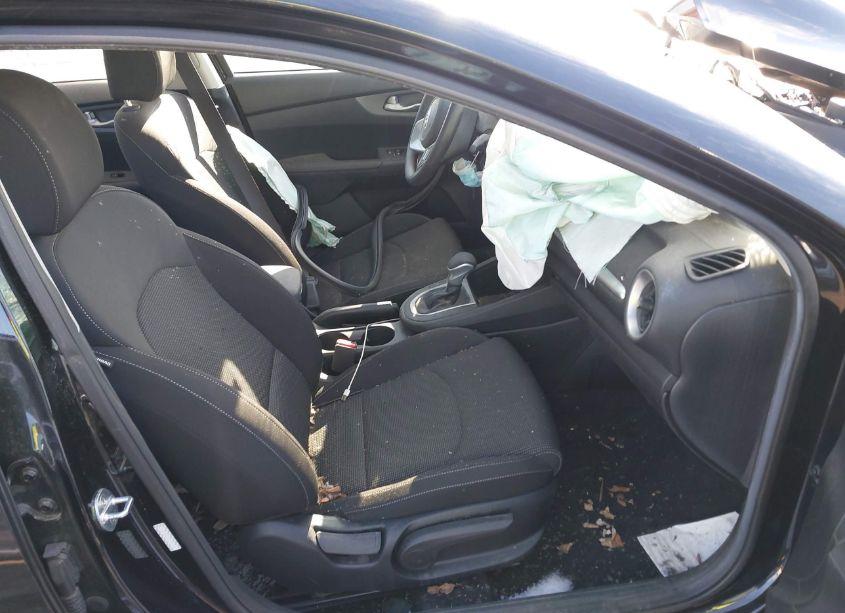 Photo 5 of 2019 Kia Forte LXS (VIN 3KPF24AD3KE103792)