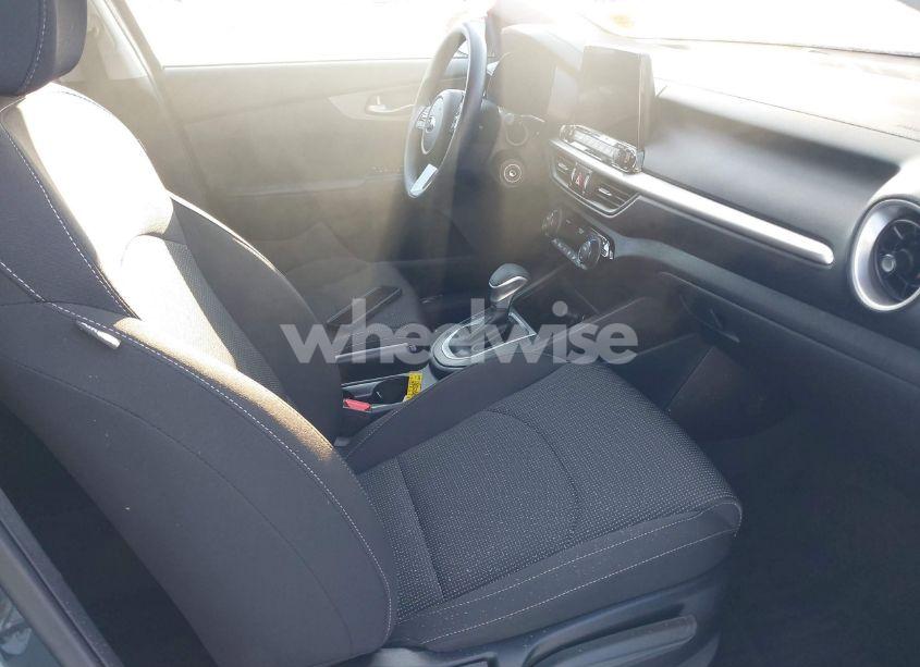 Photo 5 of 2019 Kia Forte LXS (VIN 3KPF24AD3KE106949)