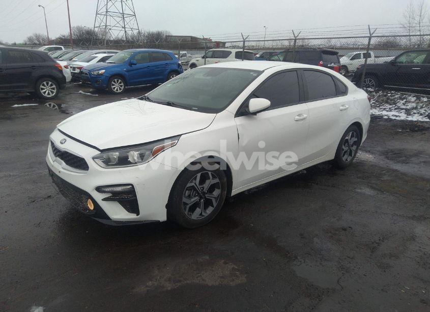 Photo 2 of 2019 Kia Forte LXS (VIN 3KPF24AD3KE113013)