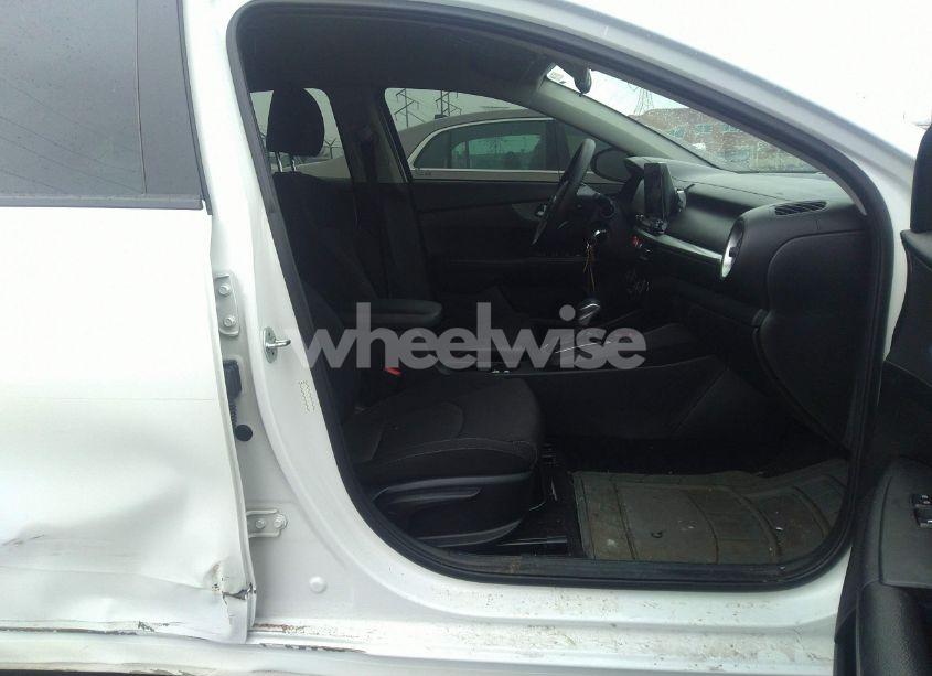 Photo 5 of 2019 Kia Forte LXS (VIN 3KPF24AD3KE113013)