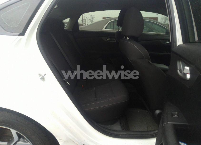 Photo 8 of 2019 Kia Forte LXS (VIN 3KPF24AD3KE113013)