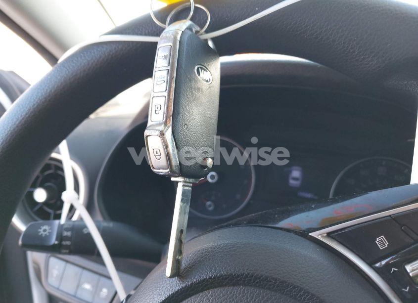 Photo 11 of 2019 Kia Forte LXS (VIN 3KPF24AD3KE136730)