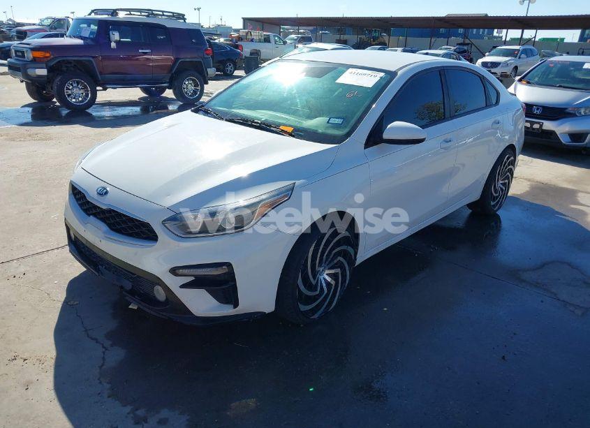 Photo 2 of 2019 Kia Forte LXS (VIN 3KPF24AD3KE136730)